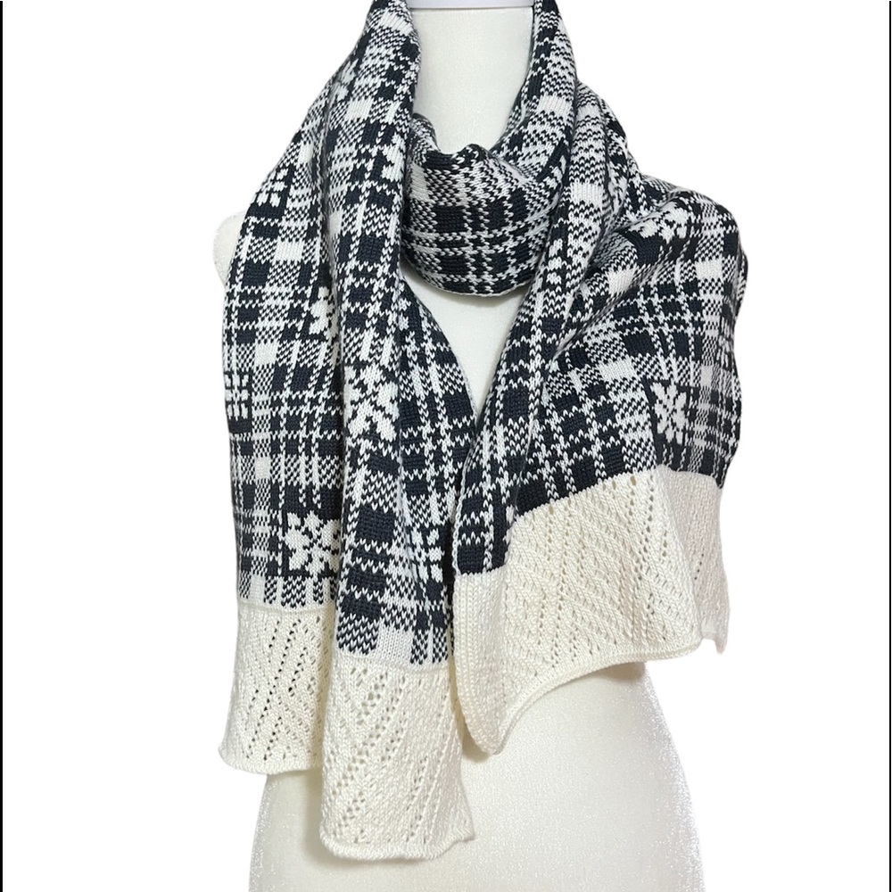 Isotoner fairisle snowflake scarf, crochet trim, winter holiday
